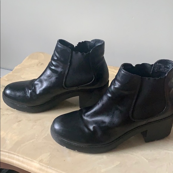 Black Steve Madden booties - Picture 2 of 7